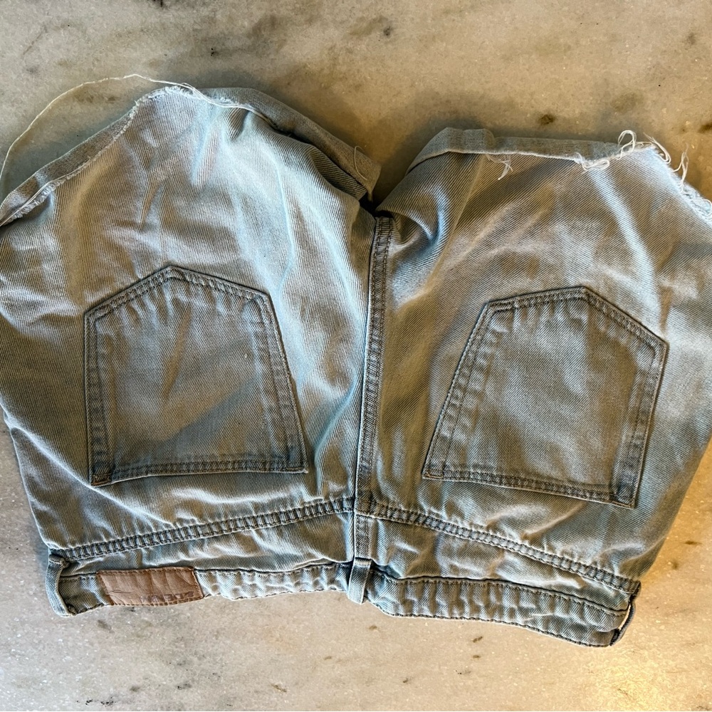Shorts - Picture 2 of 4